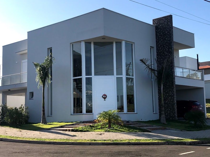 Casa de Condomínio à venda com 4 quartos, 300m² - Foto 1