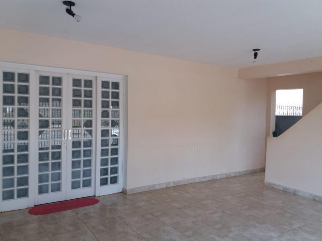 Casa à venda com 3 quartos, 200m² - Foto 2