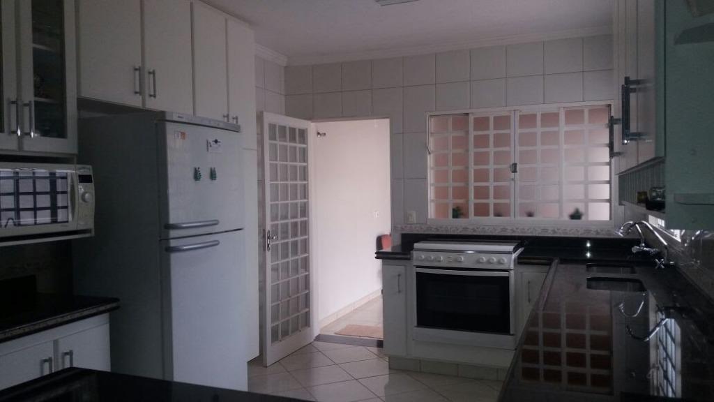 Casa à venda com 3 quartos, 200m² - Foto 28