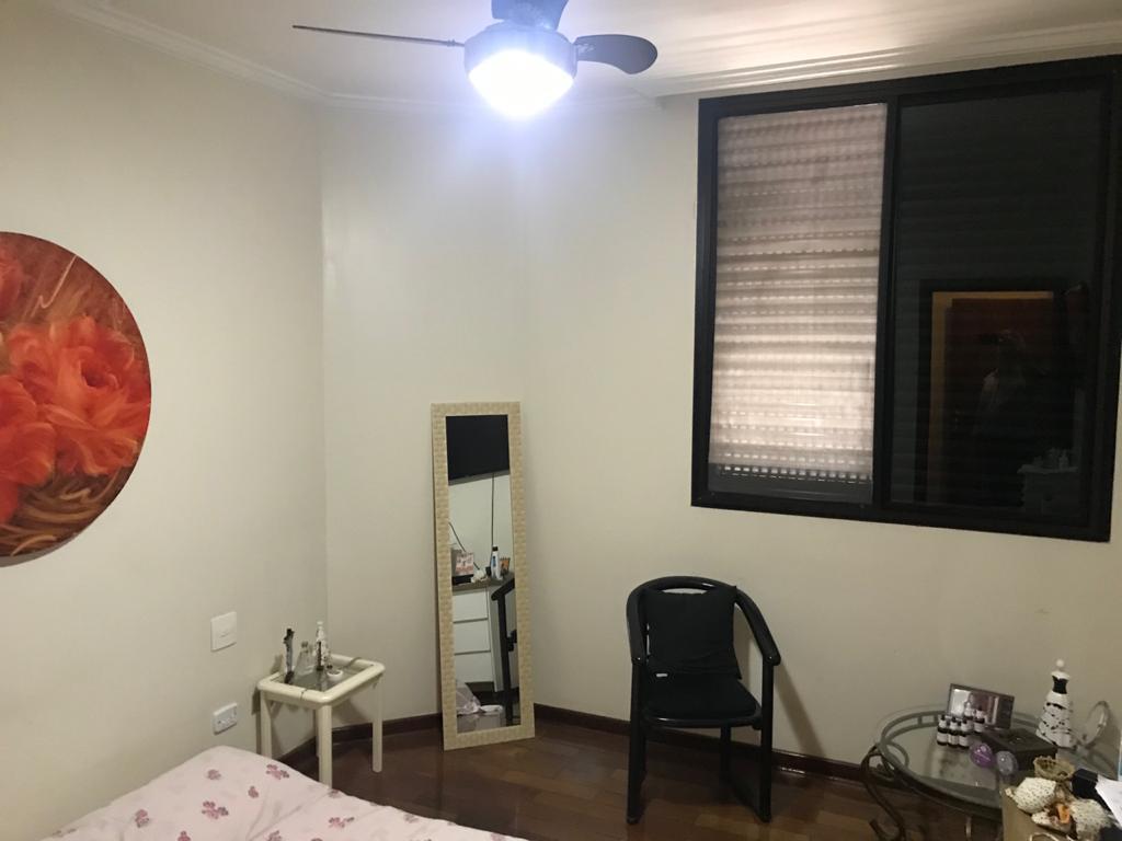 Apartamento à venda com 4 quartos, 221m² - Foto 13