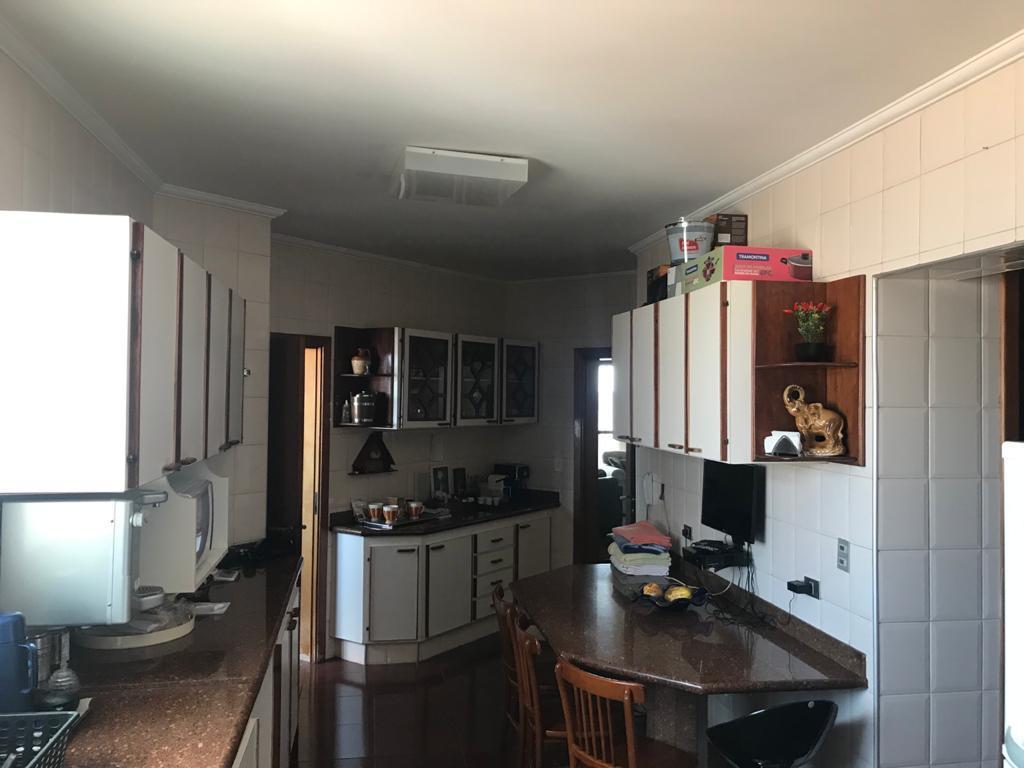 Apartamento à venda com 4 quartos, 221m² - Foto 15