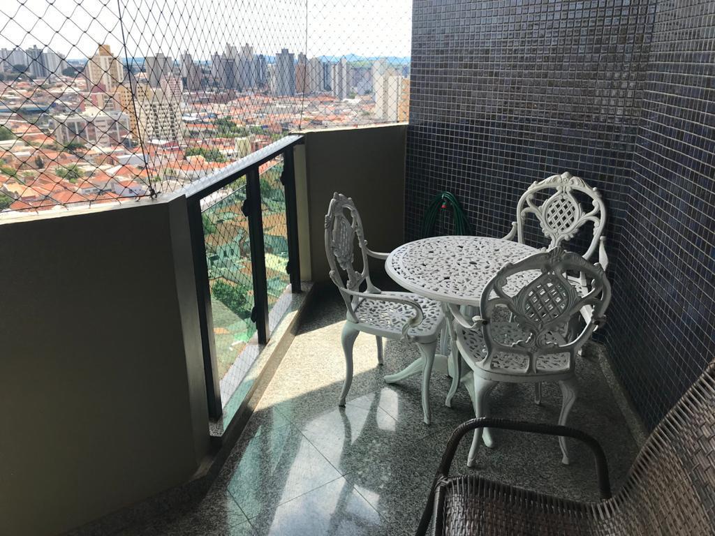 Apartamento à venda com 4 quartos, 221m² - Foto 2