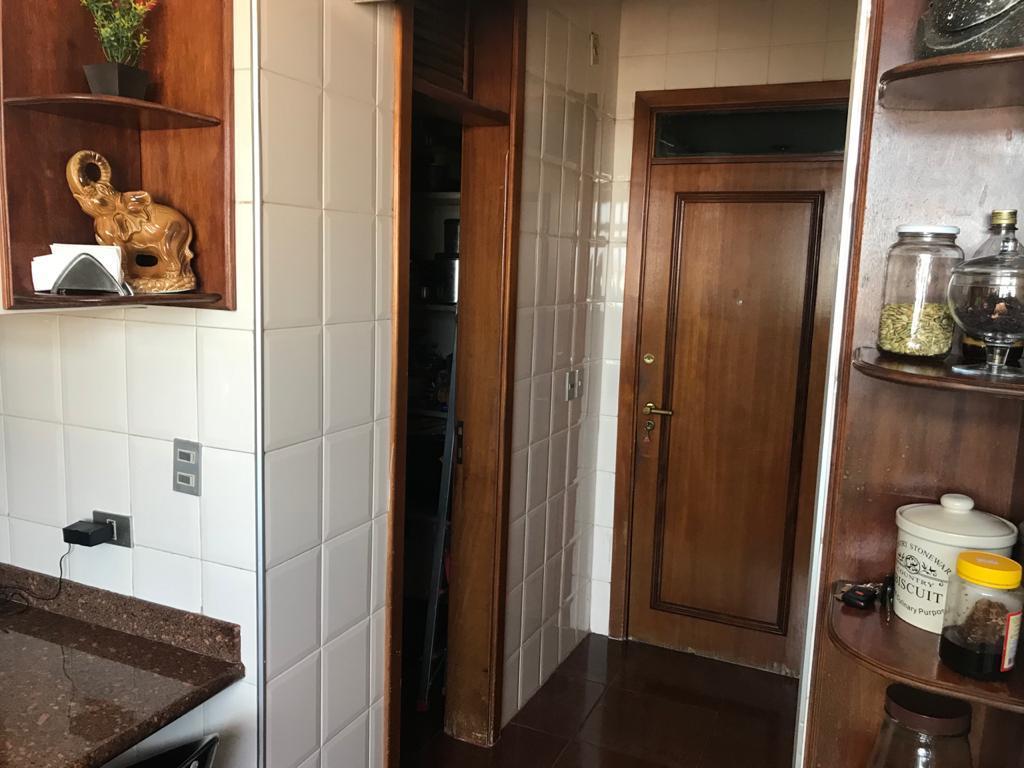 Apartamento à venda com 4 quartos, 221m² - Foto 6