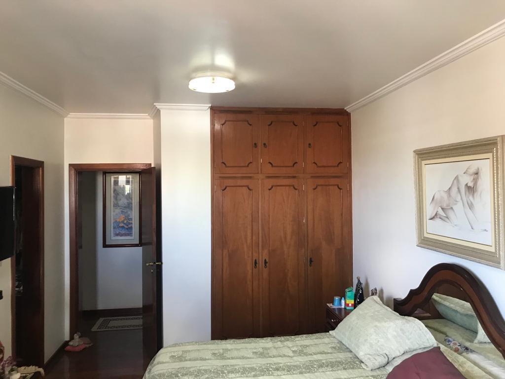 Apartamento à venda com 4 quartos, 221m² - Foto 8