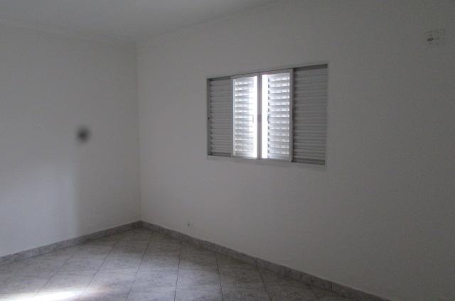 Casa à venda com 2 quartos, 70m² - Foto 11