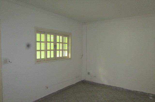 Casa à venda com 2 quartos, 70m² - Foto 4