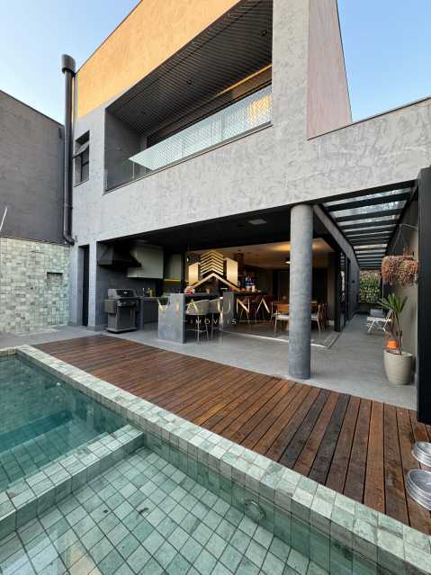 Casa de Vila à venda com 4 quartos, 426m² - Foto 1