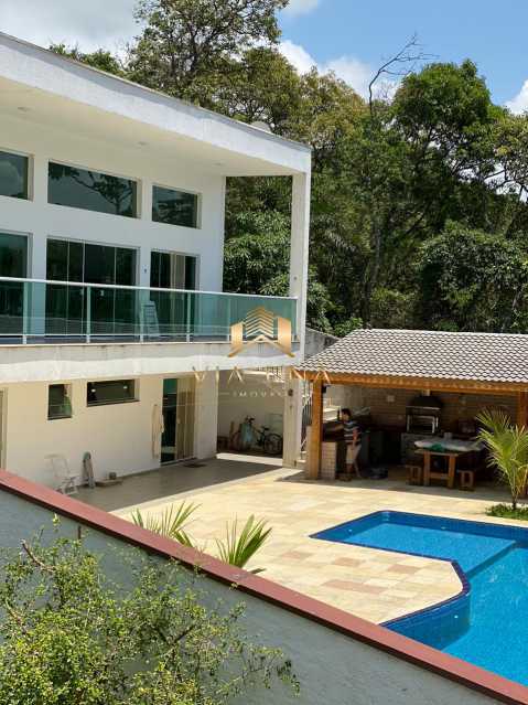 Casa de Condomínio à venda com 3 quartos, 250m² - Foto 1