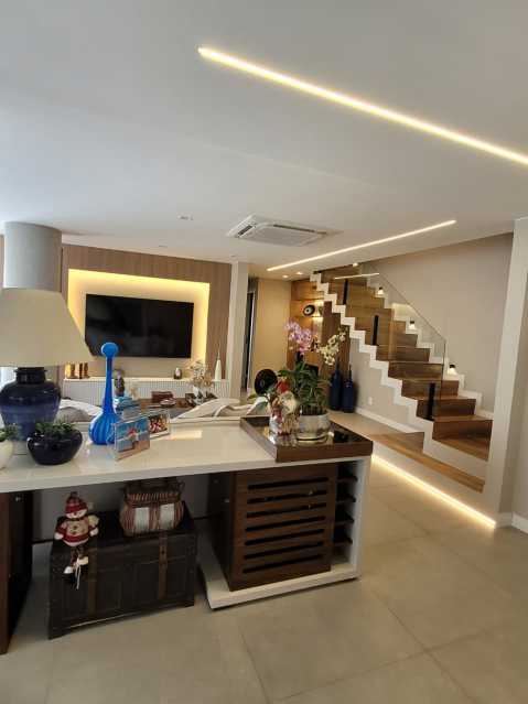 Cobertura, 3 quartos, 253 m² - Foto 1