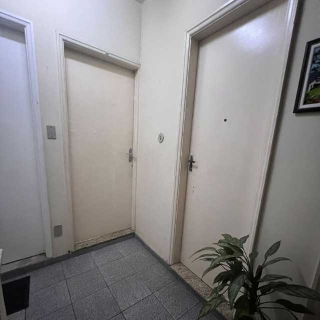 Apartamento à venda com 1 quarto, 44m² - Foto 2