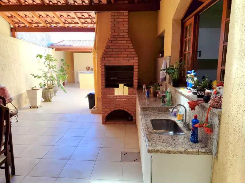 Casa de Condomínio à venda com 5 quartos, 235m² - Foto 9