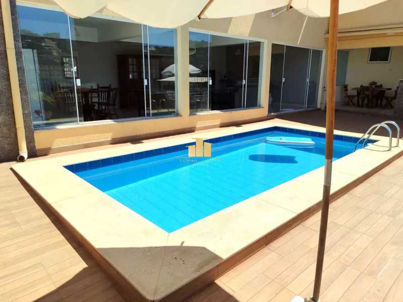 Casa de Condomínio à venda com 5 quartos, 235m² - Foto 13