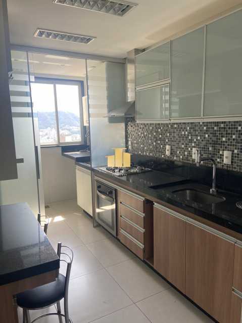 Apartamento à venda com 3 quartos, 137m² - Foto 27