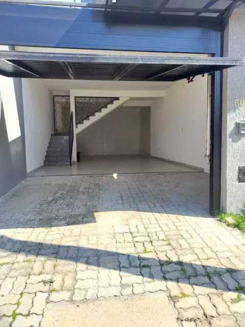 Casa à venda com 3 quartos, 224m² - Foto 2