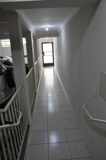 Apartamento à venda com 3 quartos, 77m² - Foto 2