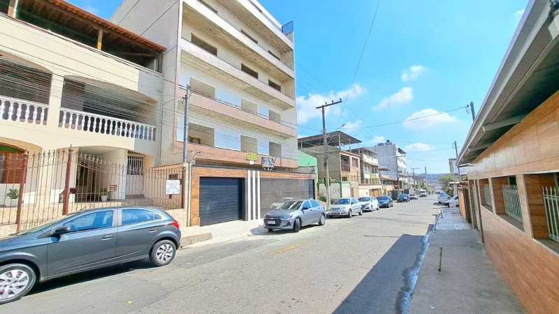 Apartamento à venda com 3 quartos, 175m² - Foto 2