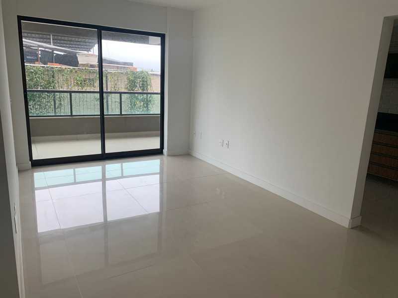 Apartamento à venda com 2 quartos, 94m² - Foto 2