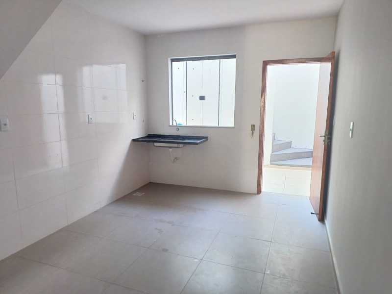 Casa à venda com 2 quartos, 70m² - Foto 2