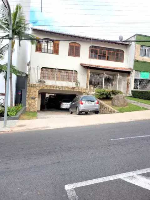 Casa para alugar com 5 quartos, 300m² - Foto 1