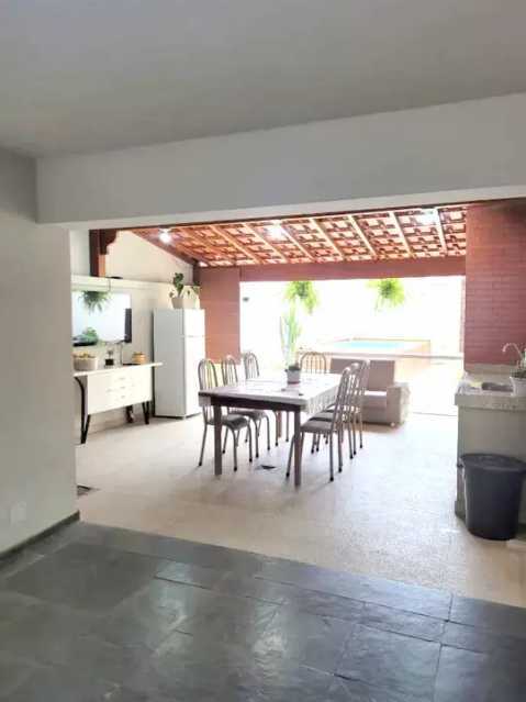 Casa para alugar com 5 quartos, 300m² - Foto 13