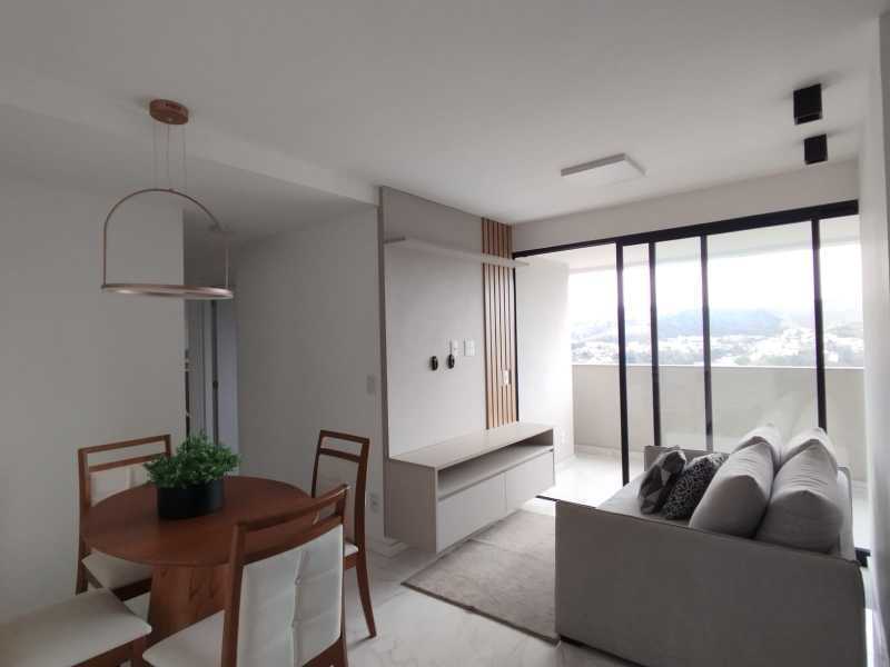 Apartamento à venda com 3 quartos, 142m² - Foto 2