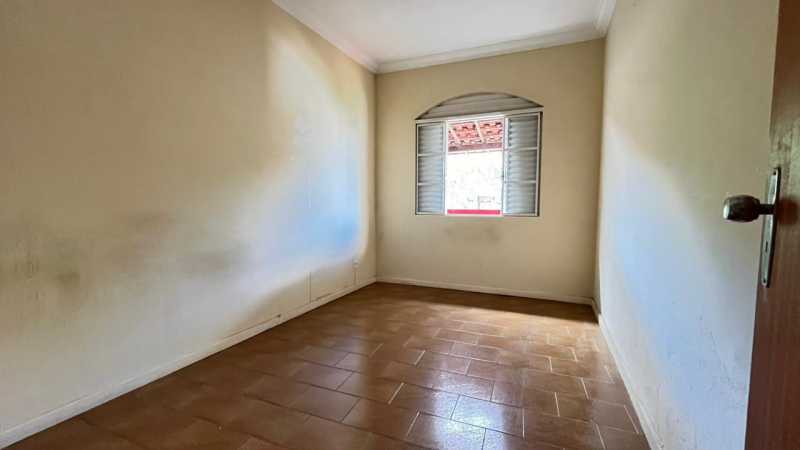 Casa à venda com 4 quartos, 250m² - Foto 2