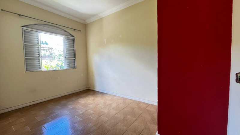 Casa à venda com 4 quartos, 250m² - Foto 4