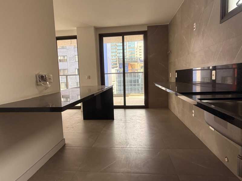 Apartamento à venda com 4 quartos, 350m² - Foto 9