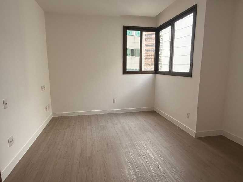 Apartamento à venda com 4 quartos, 350m² - Foto 18