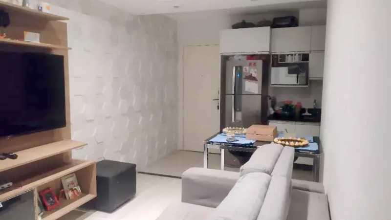 Apartamento à venda com 2 quartos, 70m² - Foto 4