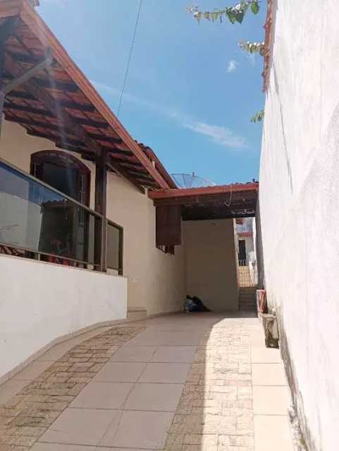 Casa à venda com 4 quartos, 107m² - Foto 2