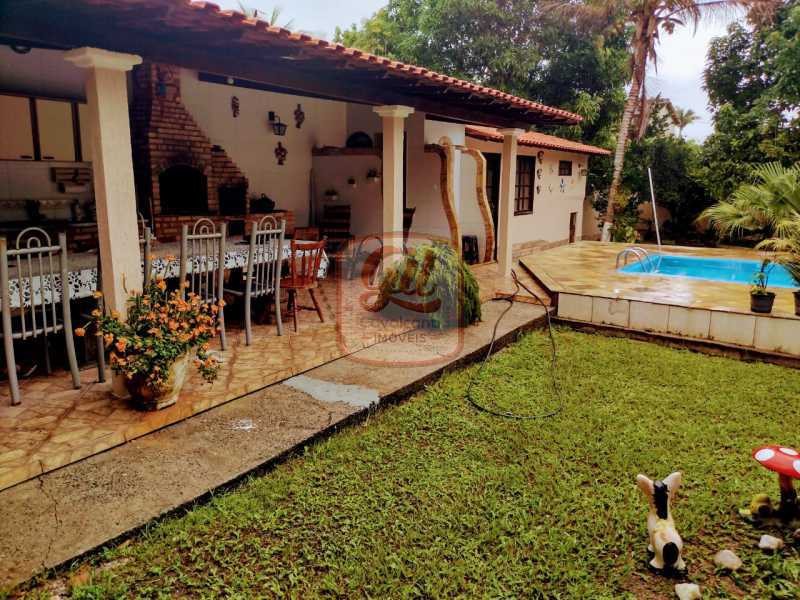 Casa de Condomínio à venda com 4 quartos, 250m² - Foto 3