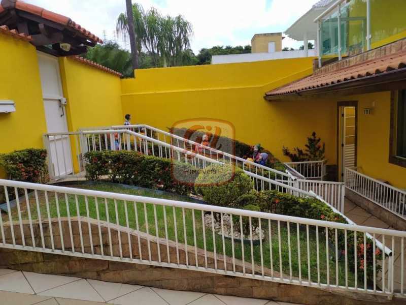 Casa de Condomínio à venda com 3 quartos, 330m² - Foto 2