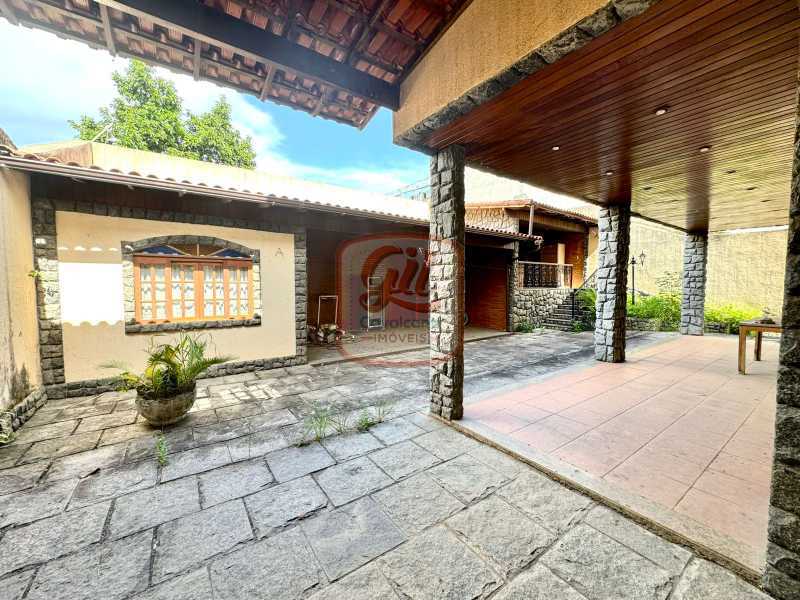 Casa de Condomínio à venda com 5 quartos, 475m² - Foto 2