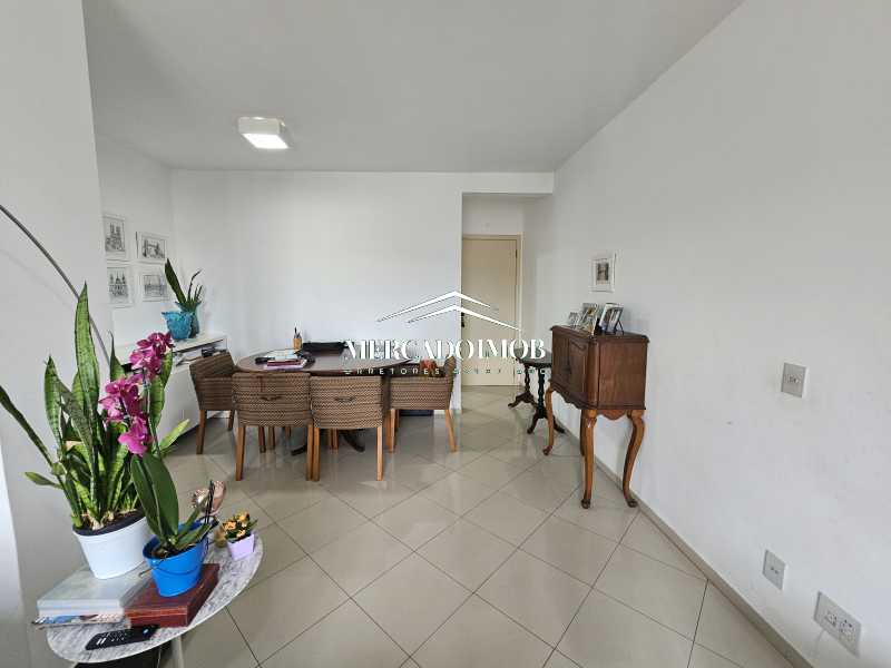 Apartamento à venda com 2 quartos, 110m² - Foto 4