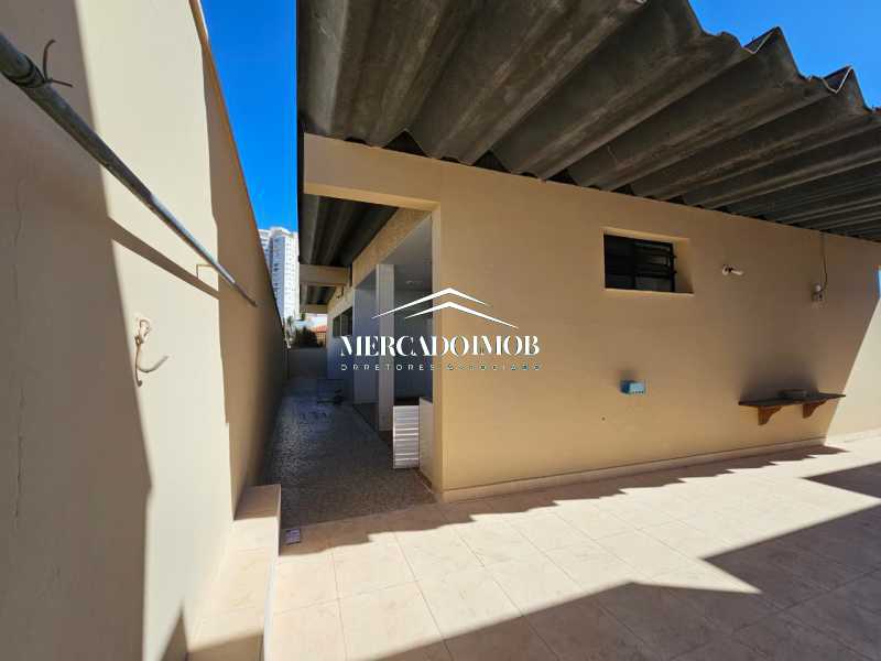 Casa para alugar com 4 quartos, 275m² - Foto 2