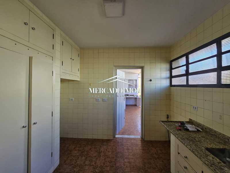 Casa para alugar com 4 quartos, 275m² - Foto 4