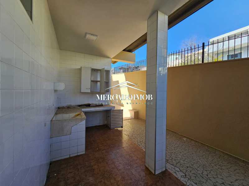 Casa para alugar com 4 quartos, 275m² - Foto 10