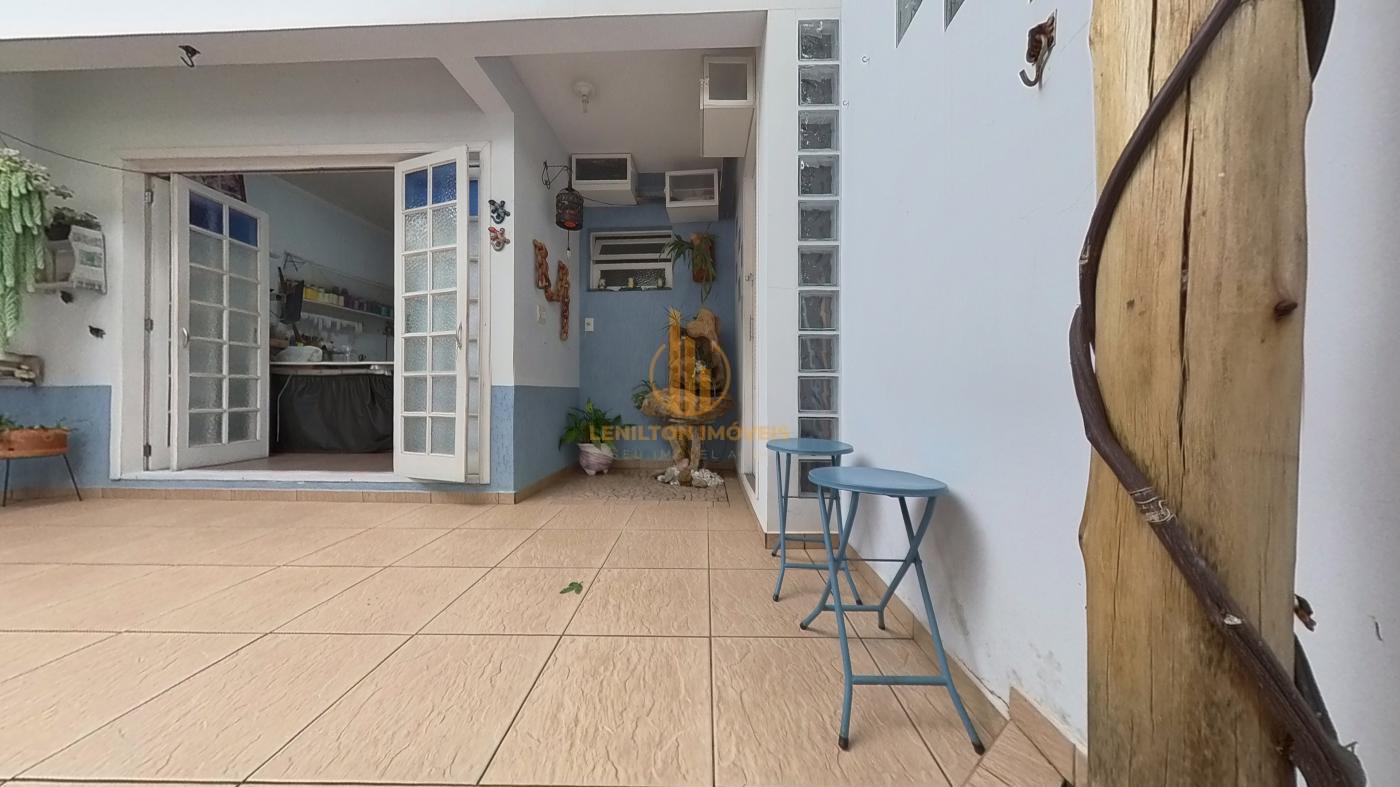 Casa à venda com 3 quartos, 241m² - Foto 10