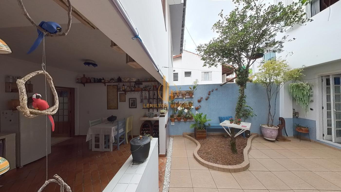 Casa à venda com 3 quartos, 241m² - Foto 27