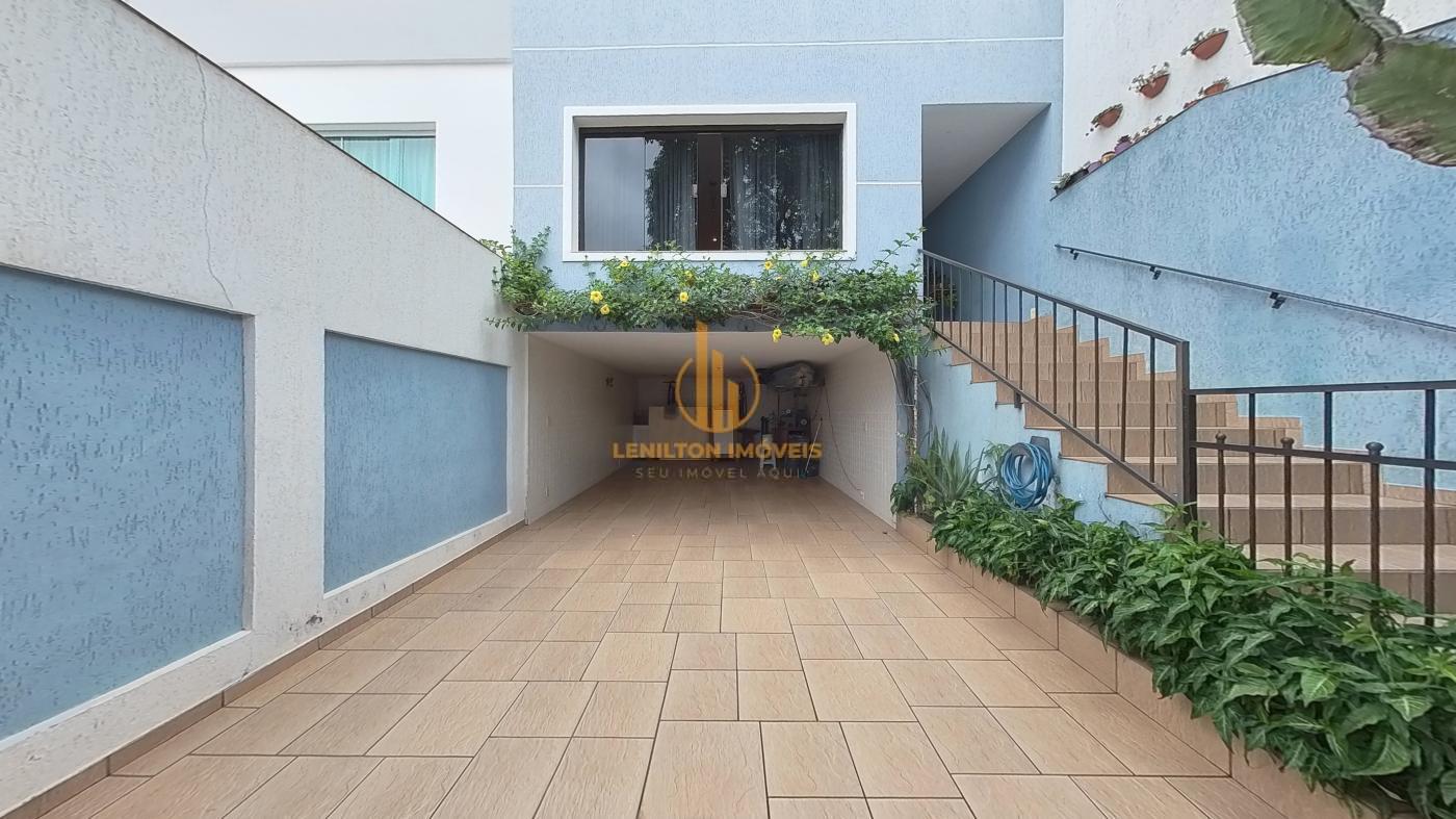 Casa à venda com 3 quartos, 241m² - Foto 4