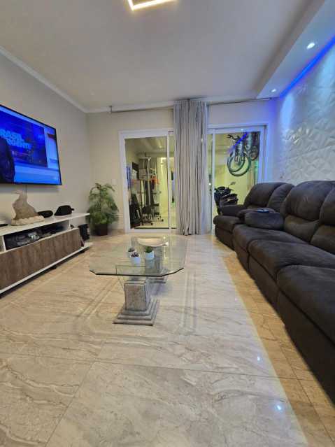 Casa para alugar com 3 quartos, 198m² - Foto 1