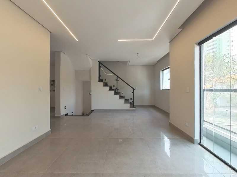 Casa à venda com 3 quartos, 128m² - Foto 1