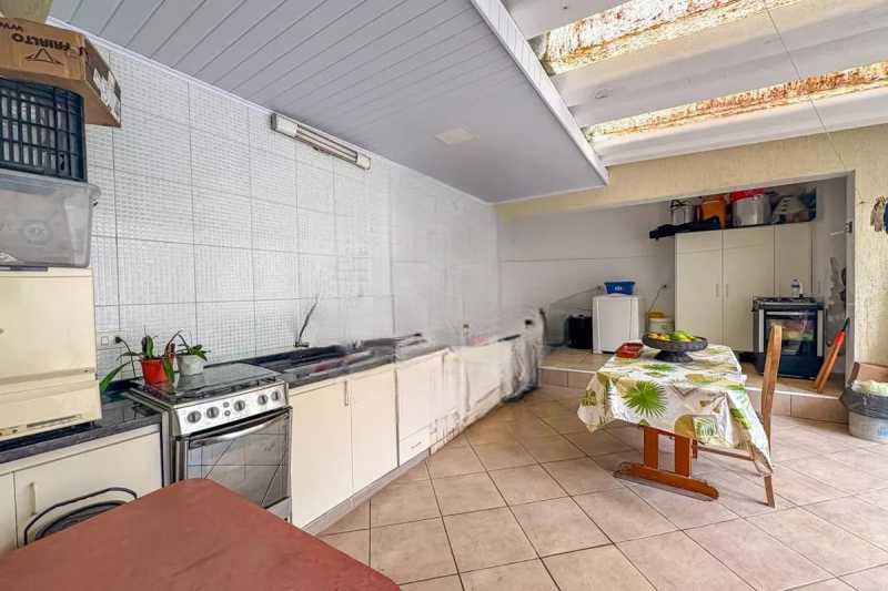 Casa à venda e aluguel com 3 quartos, 360m² - Foto 2
