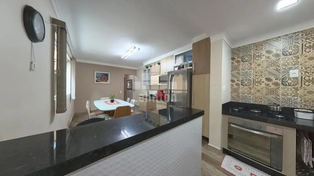Casa à venda com 2 quartos, 174m² - Foto 1