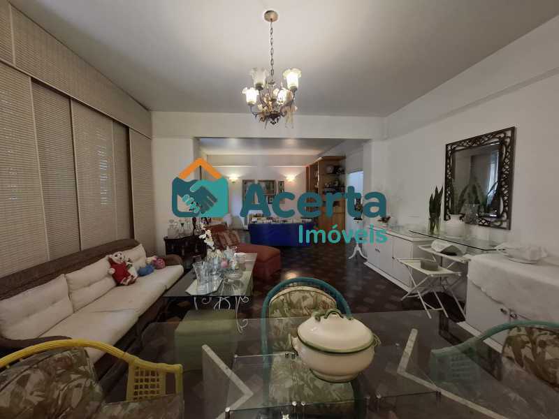 Apartamento, 3 quartos, 210 m² - Foto 1