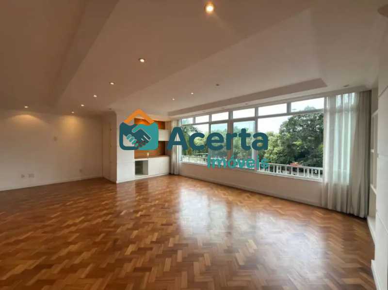 Apartamento, 3 quartos, 216 m² - Foto 1