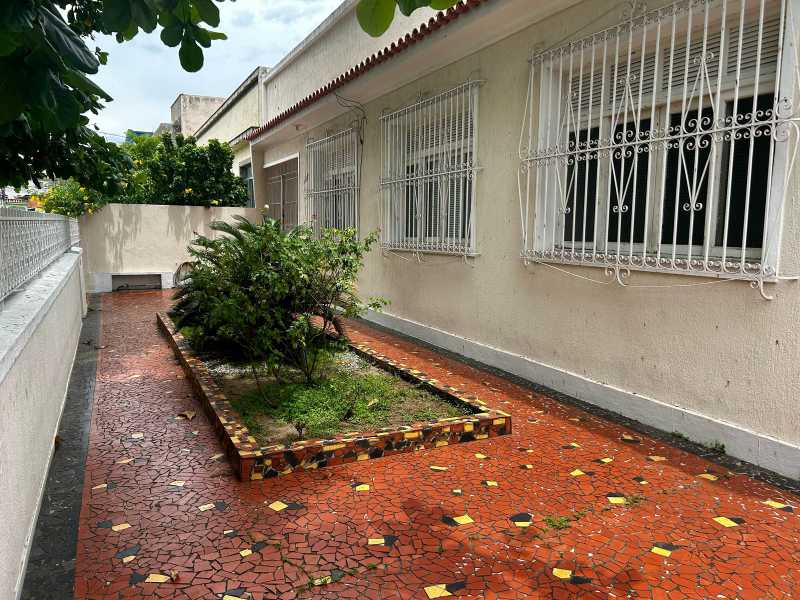 Casa à venda com 3 quartos, 168m² - Foto 1