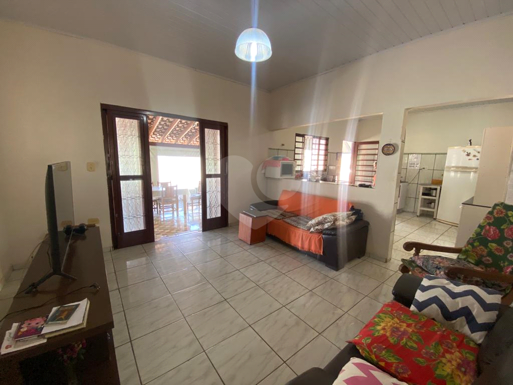 Chácara, 2 quartos, 1021 m² - Foto 3