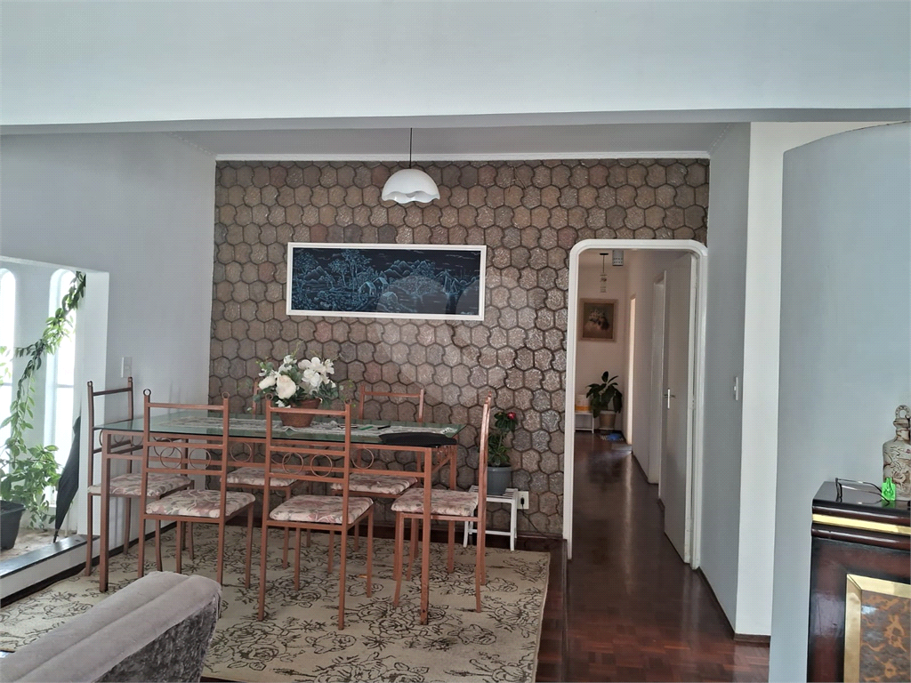 Casa, 3 quartos, 231 m² - Foto 1